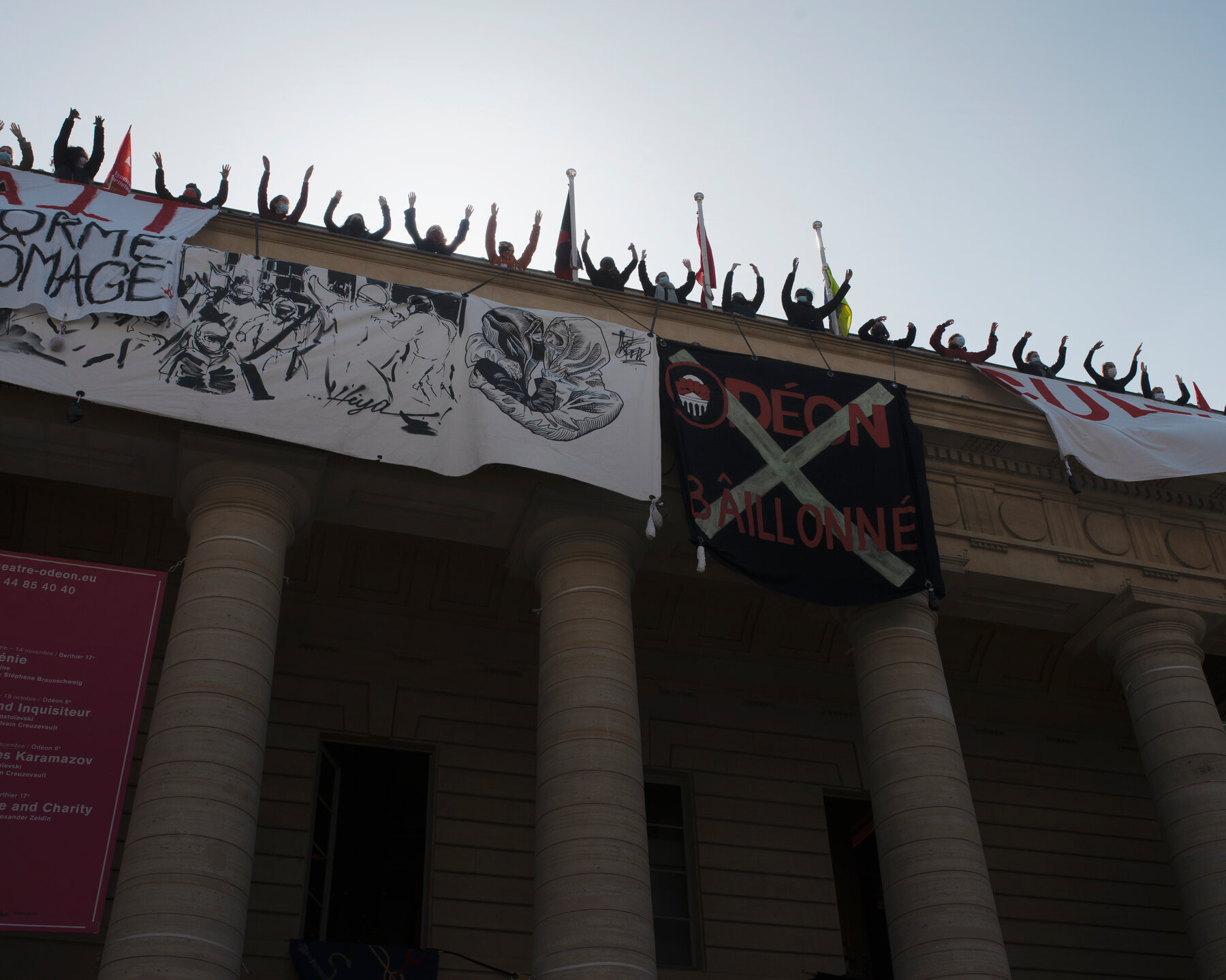Arts workers-occupiers with banners on the roof of L’Odeon, Paris, March 2021. Photo by Elliott Verdier @elliott.verdier for The New York Times